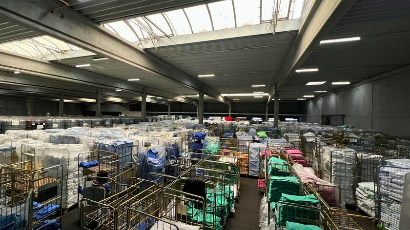 Die angemietete Lagerhalle in Kaiserslautern wird als Wäschelager und Expedition genutzt