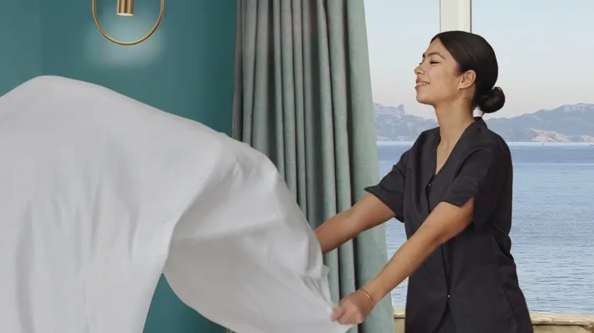 Bild: Eine von vielen Textildienstleistungen bei Elis: Bettwäsche für die Hotellerie