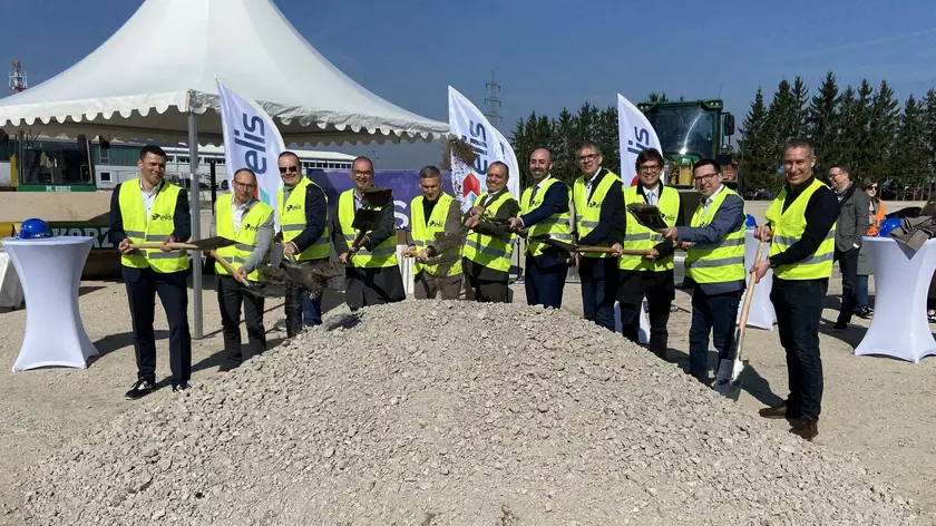 Gemeinsam mit der lokalen Politik setzt Elis den Startschuss für den Neubau in Landstuhl