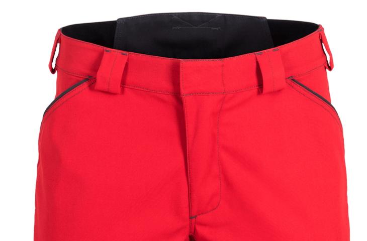 Shorts in rot-schwarz aus der Greybull 2.0. Kollektion