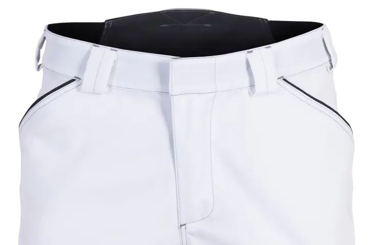 Shorts in weiß-grau aus der Greybull 2.0. Kollektion