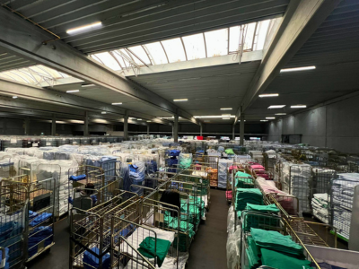 Die angemietete Lagerhalle in Kaiserslautern wird als Wäschelager und Expedition genutzt