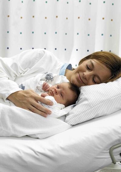 healthcare-krankenhaus-frau-baby