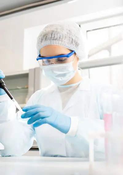 Präzision und Qualität - Berufsbekleidung für Labor & Pharmaunternehmen